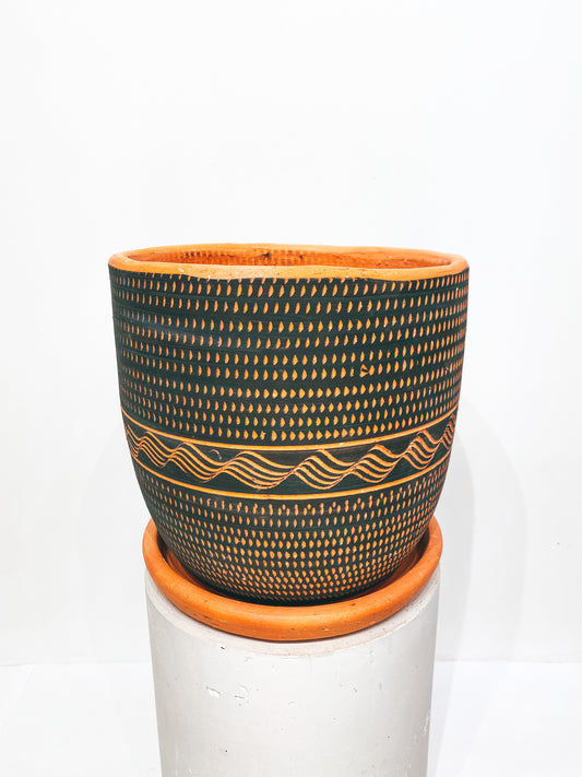 (IN SHOP ONLY!) All black engraved high curved terracotta pot N4 - D30 H30